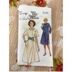 VINTAGE Very Easy Vogue 9237 Sewing Pattern - Miss Size 14 - Tent Dress
