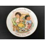 VINTAGE Avon Mother's Day Plate 1985 - Love Comes In All Sizes 