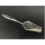 VINTAGE Grosvenor Silver Plate Christine Cake Lifter 
