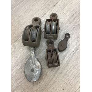 VINTAGE Rope Pulleys x 5 - Small Size 