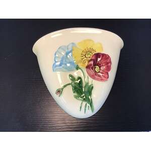 VINTAGE Diana Australia Pottery Wall Pocket Vase | Flower Motif No 2