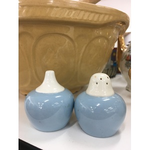 VINTAGE Wedgwood Barlaston Blue Salt & Pepper Shakers