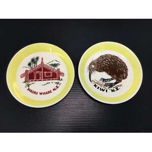VINTAGE New Zealand Souvenir Pin Dishes by Wade | Kiwi Maori Whare 