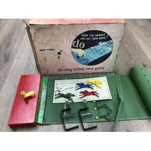 VINTAGE Chad Valley Escalado Horse Racing Game