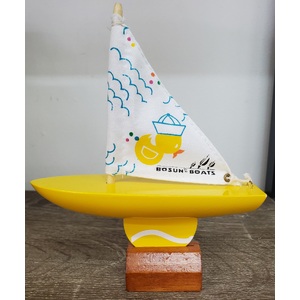 Wooden Pond Yacht - Yellow Base