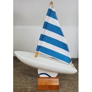 Wooden Pond Yacht - White Base Blue Wave