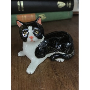 Ceramic Cat Ornament - Laying Down - Black & White - 5 cm