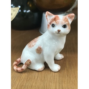 Ceramic Cat Ornament - Sitting - White & Brown - 5.5 cm