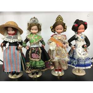 VINTAGE Beibi Spainish Regional Dolls x 4 - 20 cm Tall 