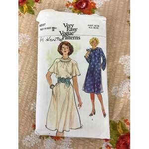 VINTAGE Very Easy Vogue 9237 Sewing Pattern - Miss Size 14 - Tent Dress