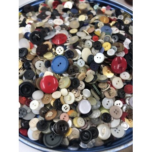 Lot Vintage Buttons & Sewing Ephemera - 600g