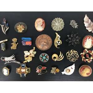 VINTAGE Brooch Lot - 25 Pieces - All Wearable 