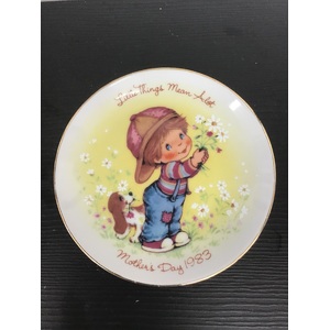VINTAGE 1983 Avon Mother's Day Plate - Little Things Mean Alot 