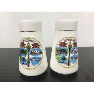 VINTAGE Sydney Souvenir Salt & Pepper Shakers - Ceramic 
