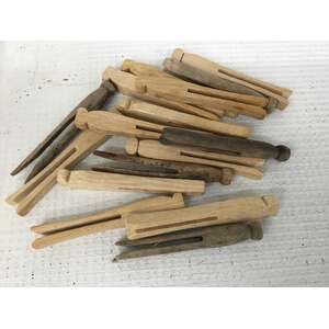 VINTAGE Wooden Clothes Pegs - Dolly Pegs x 16