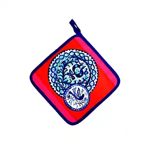 Anna Chandler Square Pot Holder | Cocina Pink Plate