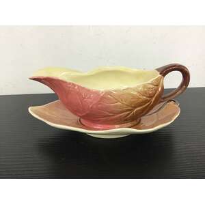 VINTAGE Royal Winton Leaf Shaped Sauce Boat & Underplate