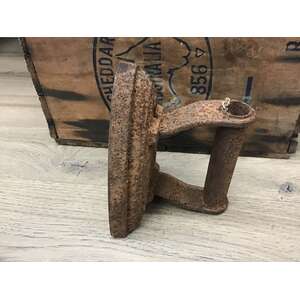 ANTIQUE Salters Sylvester's Patent Cast Iron Clothes Iron | Rope Arrow Trademark