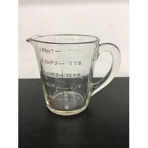 VINTAGE Depression Glass Measuring Jug | 1 Pint 20 Ounces
